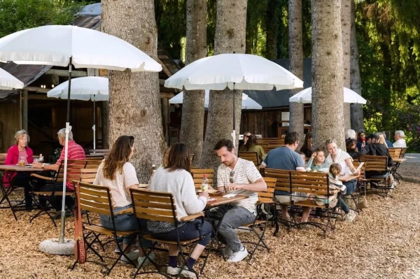 Das Park-Beizli Seleger Moor lädt zum verweilen und zum essen ein.